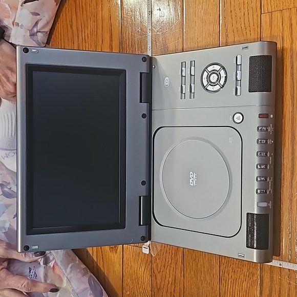 Portable DVD player - Picture 7 of 10